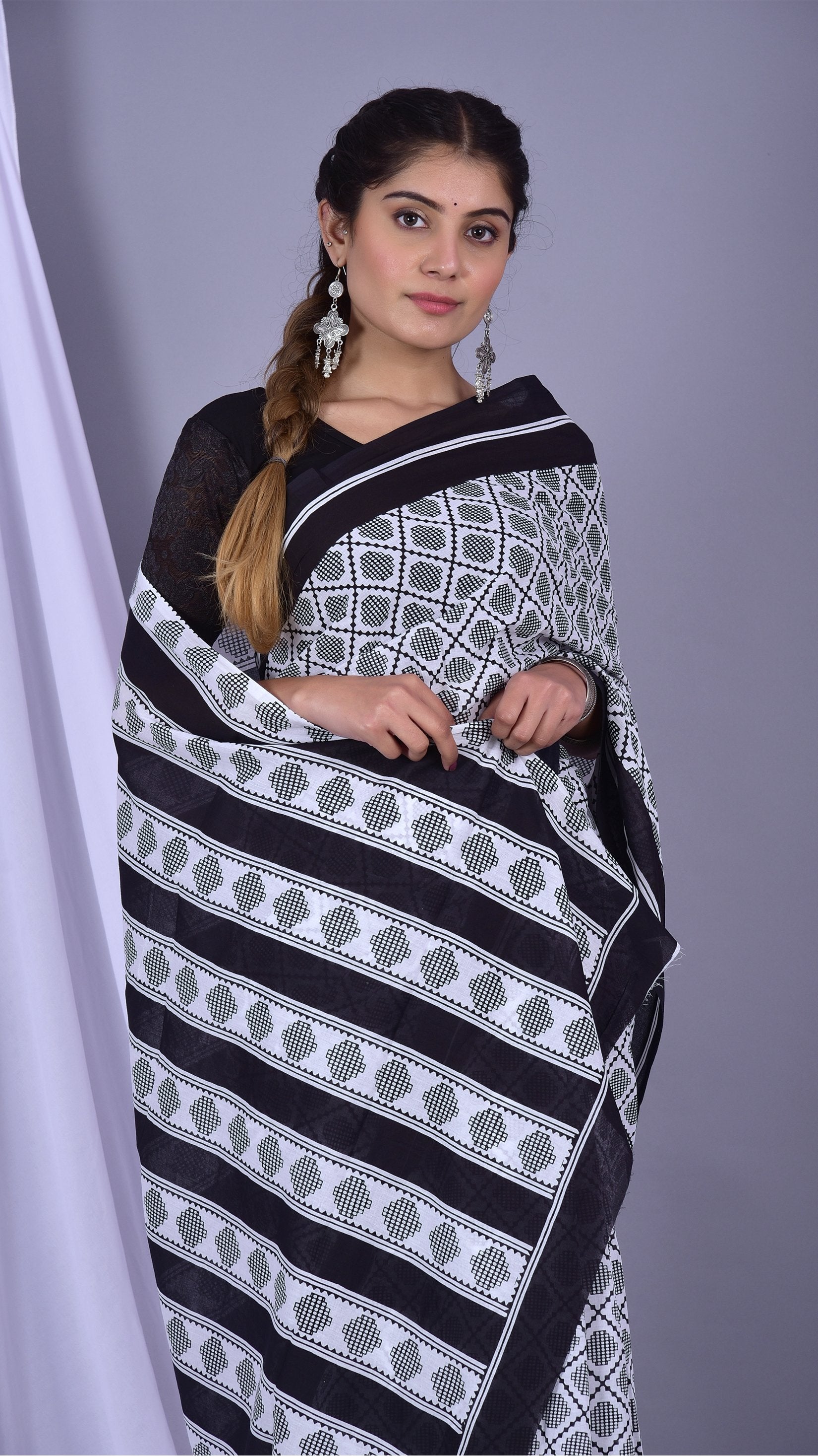 Handblock Black and White Mulmul saree - ShalviFashion
